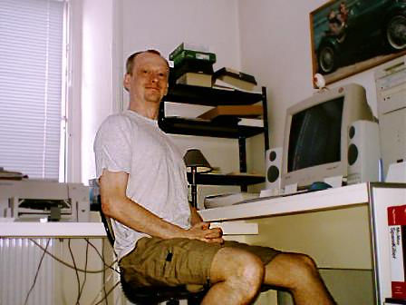 Henrik Porali vid datorn